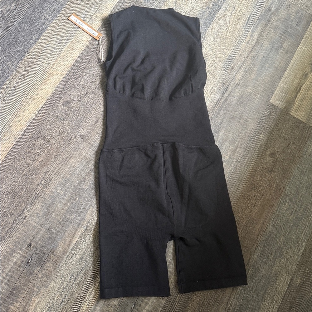 Skims Mid Thigh Romper Onesie - Picture 9 of 10